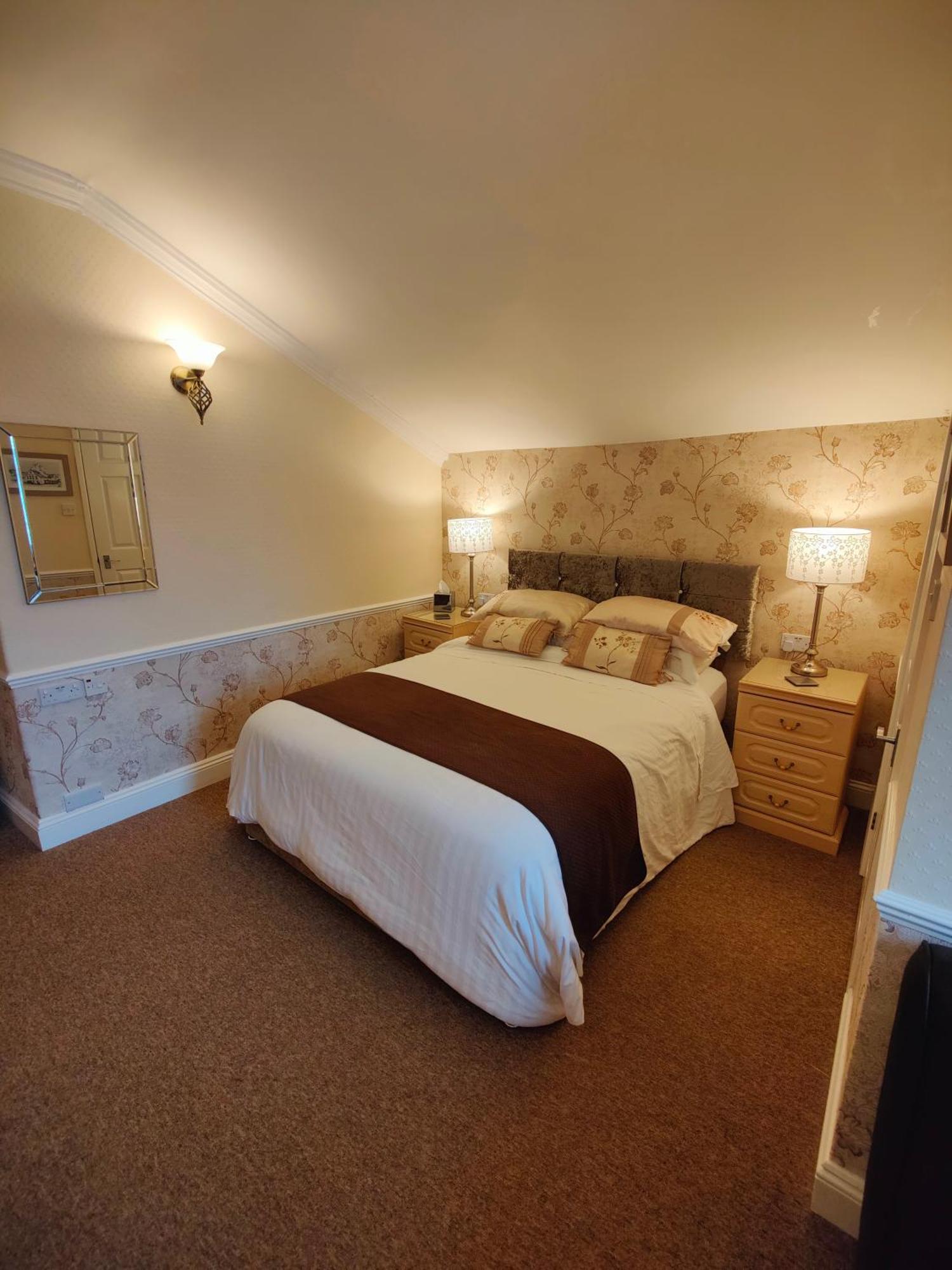 Hotel The Pack O' Cards Combe Martin Exterior foto
