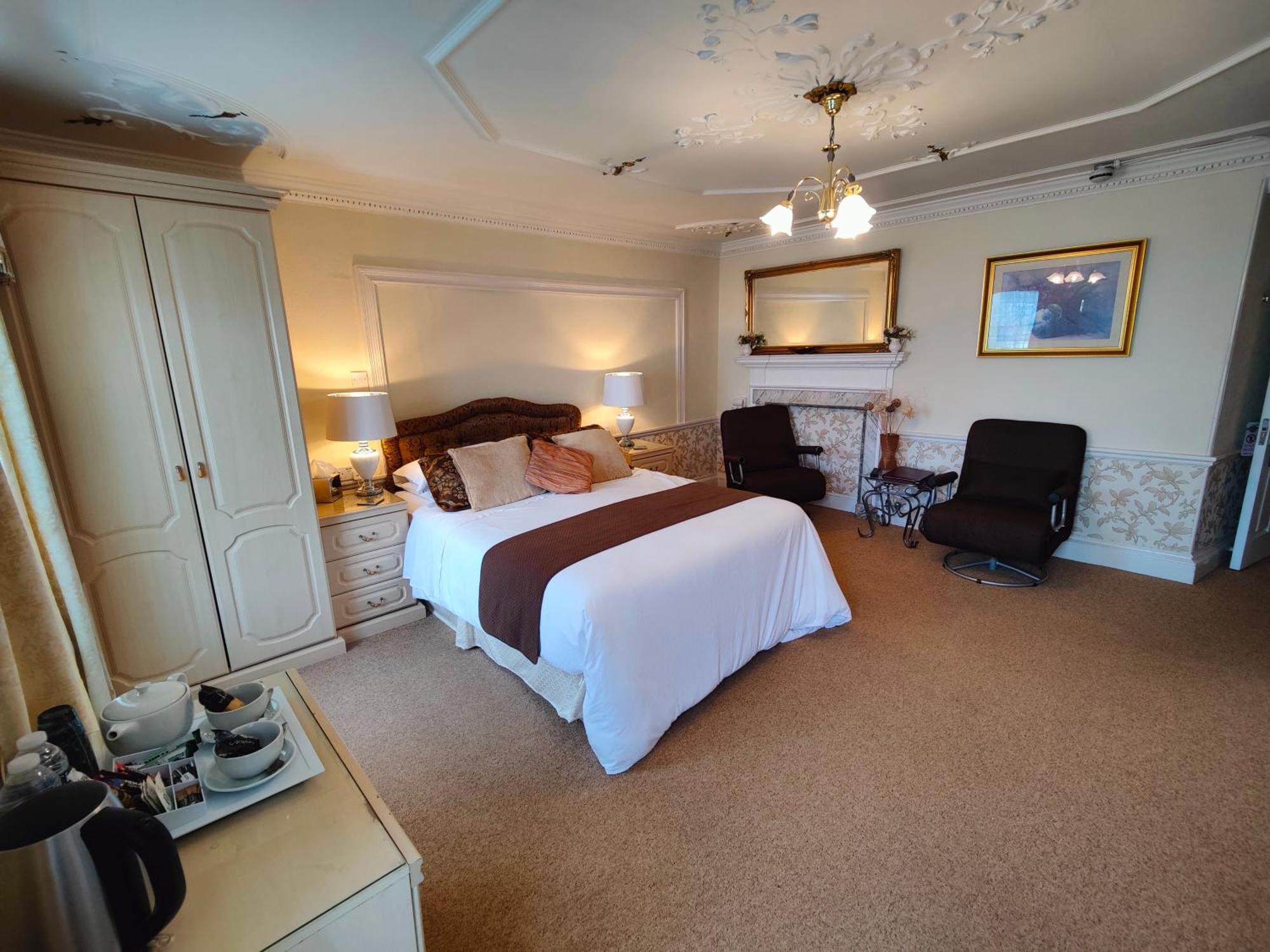 Hotel The Pack O' Cards Combe Martin Exterior foto