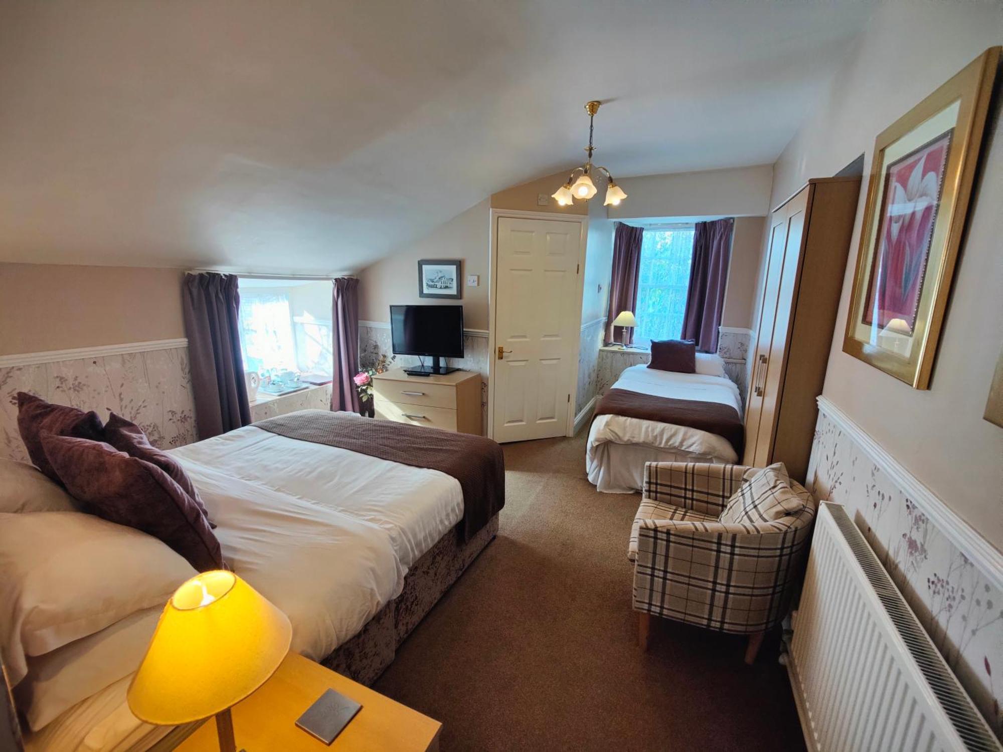 Hotel The Pack O' Cards Combe Martin Exterior foto