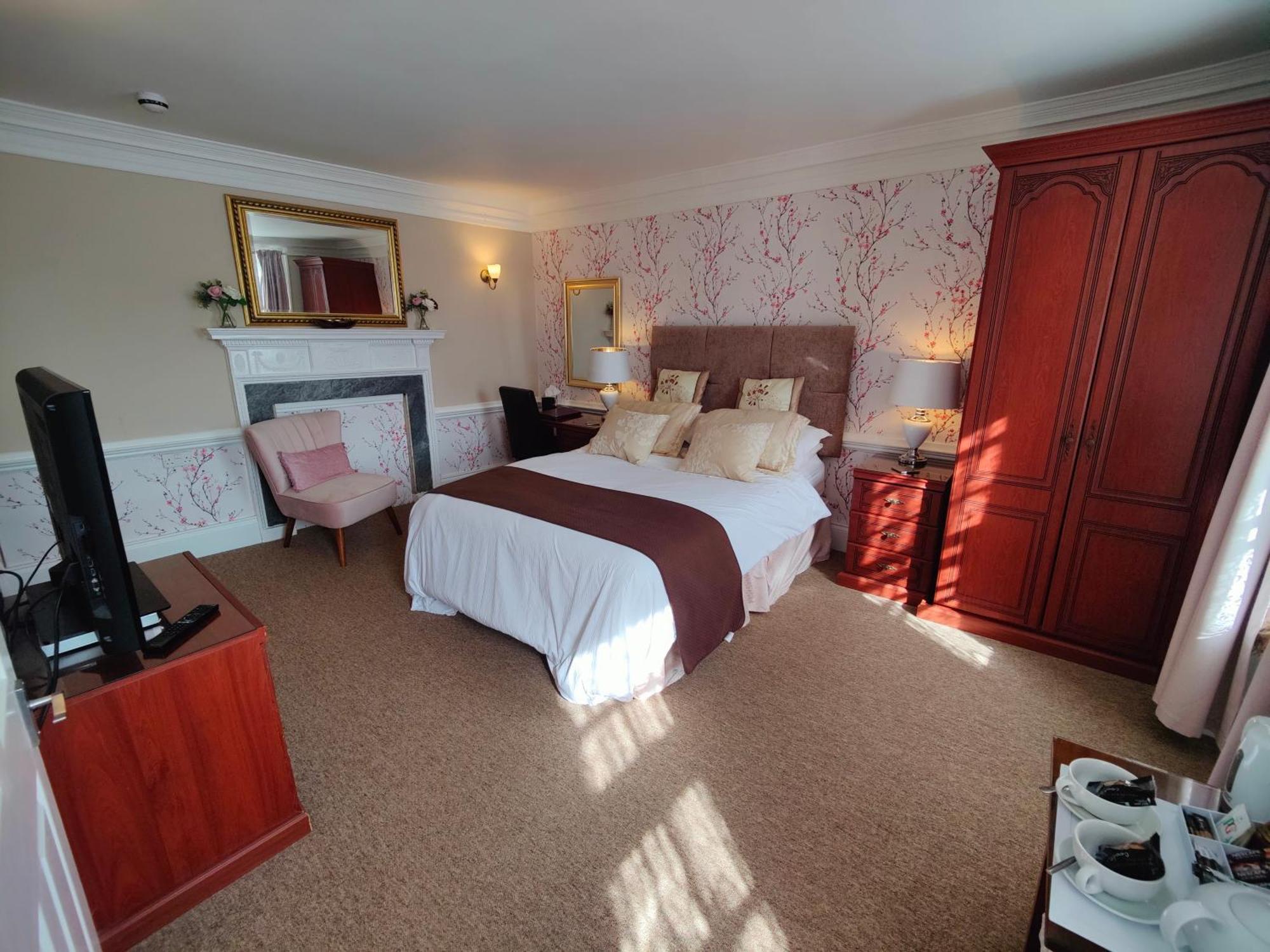 Hotel The Pack O' Cards Combe Martin Exterior foto