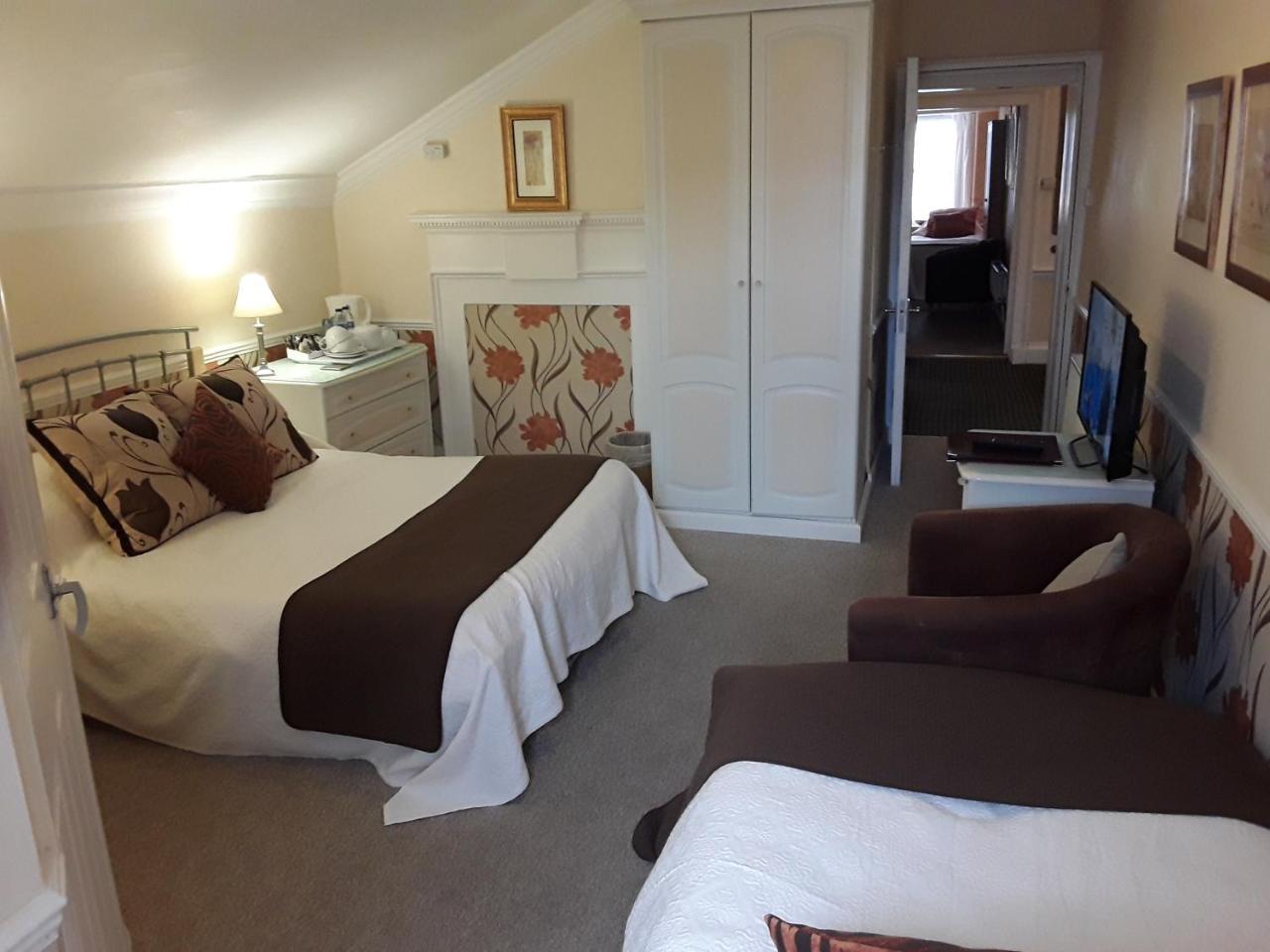 Hotel The Pack O' Cards Combe Martin Exterior foto